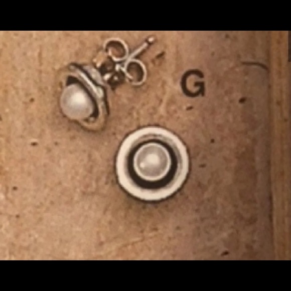 HTF Silpada Pearl in Silver Nest studs - new silicone stabilizer backs included - Picture 3 of 3